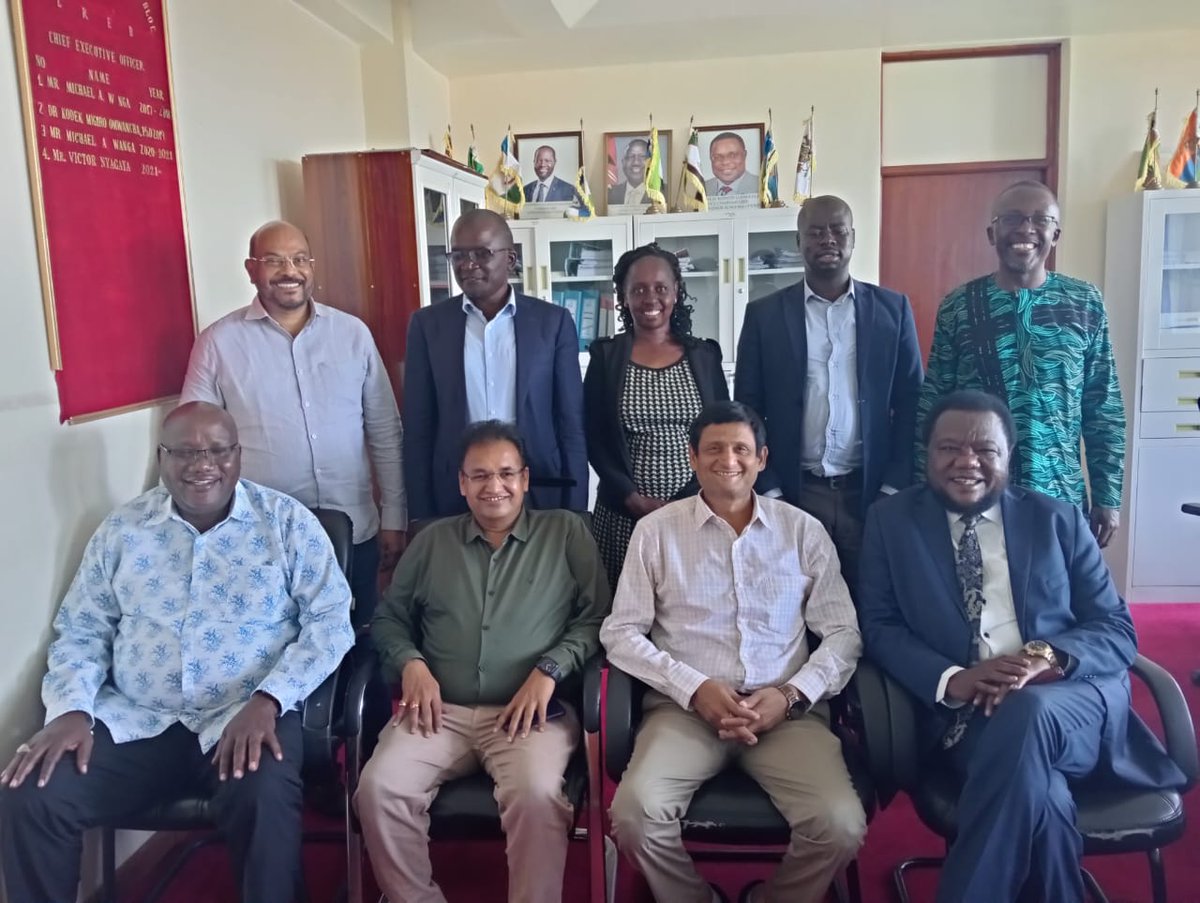 Mr Victor Nyagaya, CEO, LREB today received a delegation led by Mr. Venu Gopala Varanasi, CEO HYANDHAVI Supplies Ltd, who paid a courtesy call to discuss investment opportunities in rice milling in the Bloc. facebook.com/share/p/4DXqm6… @AnyangNyongo