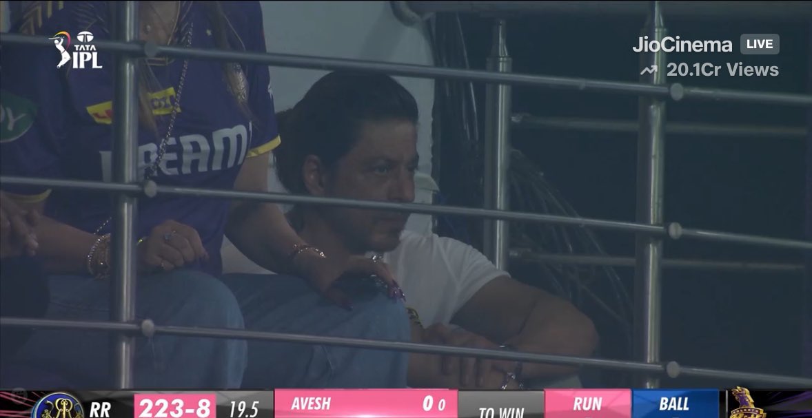 When “काली बेटी की शादी में दिक़्क़त आएगी!!” thought hits you hard in between interesting match #RRvKKR