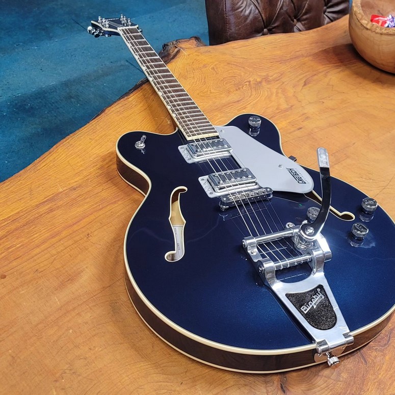 We think you'll enjoy midnight in the morning! #MakeMusic with #Gretsch. Pic: alex_wildcatguitars IG Midnight Sapphire.