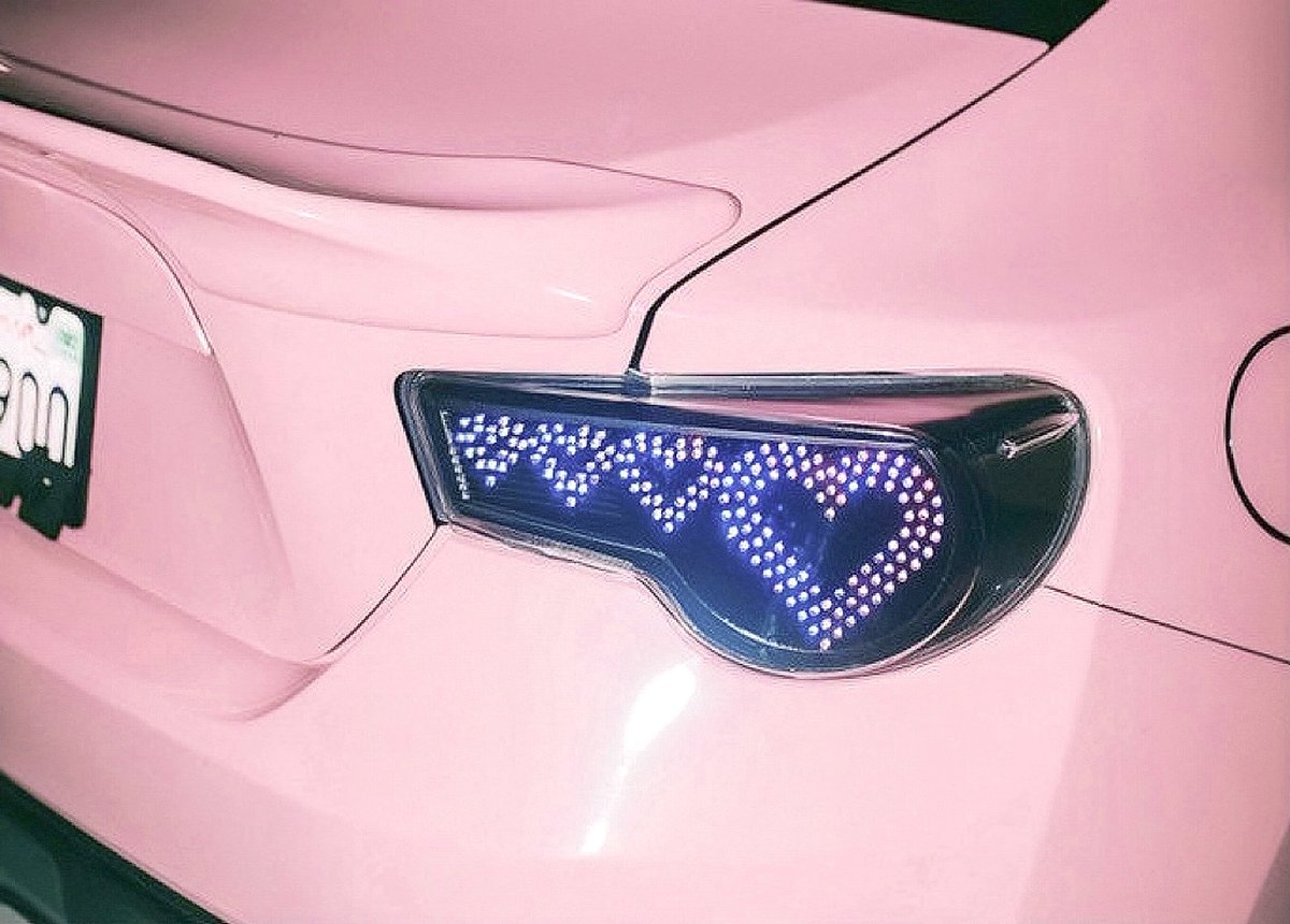 heartipink's tweet photo. heart-shaped tail lights https://t.co/31F3pf7DSc
