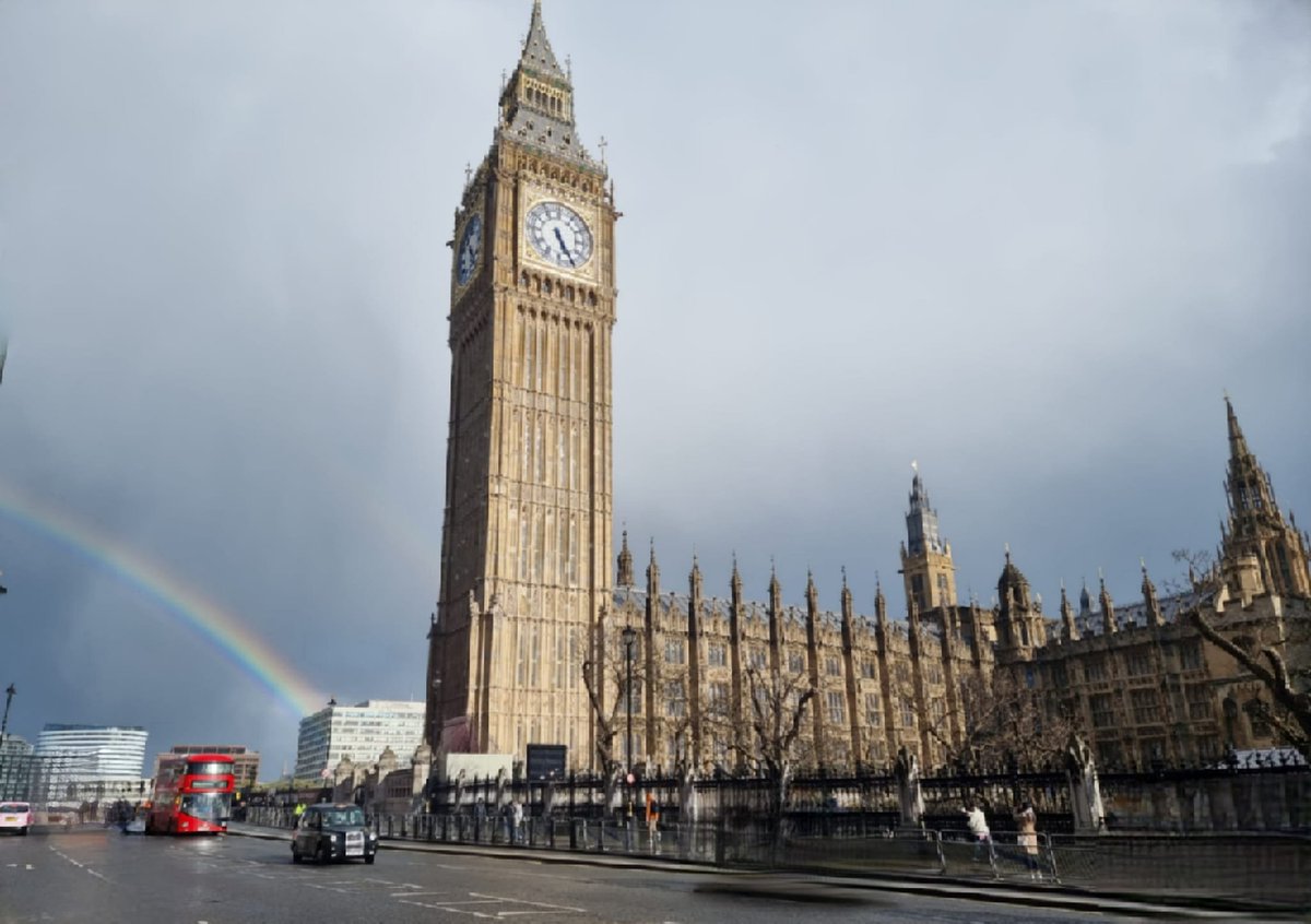 It was lovely last night to meet members of the Select Committee of Science and Technology who drove the UK Bacteriophage inquiry + to meet the other experts informing our committee and others. Great to have top level support for much needed phage technologies. Pic from en route!