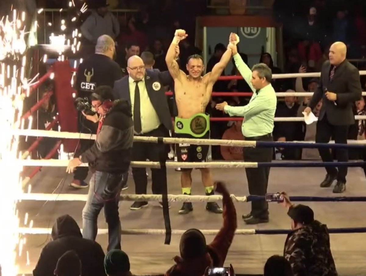 En Copiapó, en una gran batalla que decretó un empate mayoritario en las tarjetas de los jueces; el chileno Eduardo Zuleta retuvo el título Feconsur Welter WBC ante el argentino Matías Herrera #Boxeo #BoxeoProfesional #BoxeoChile