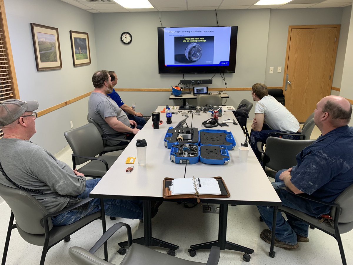 mark_panthers1's tweet photo. Had a great time today learning with our Vendor Partner on site at a Customer. Focus was to create a more efficient way to install/de stall large bearings for fan applications. https://t.co/7kE1uKTg8s