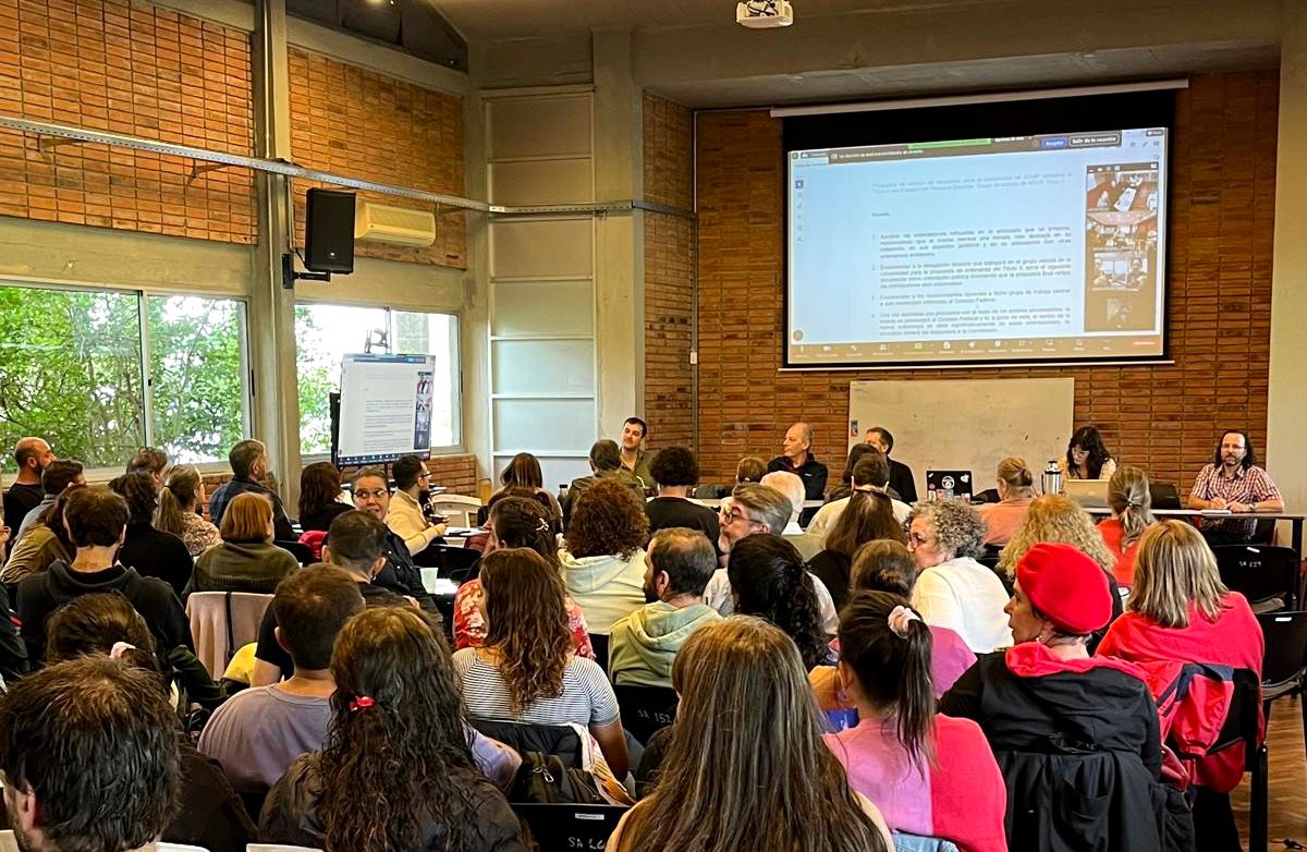 adur_udelar's tweet photo. El sábado fué la XXIII Convención de ADUR.  Dond definió: Título II del Estatuto del Personal docente, transformación de escala salarial y evaluación docente, debate público sobre el presupuesto para educación pública. Entre otros puntos de importancia. https://t.co/9YTvhcLqSc