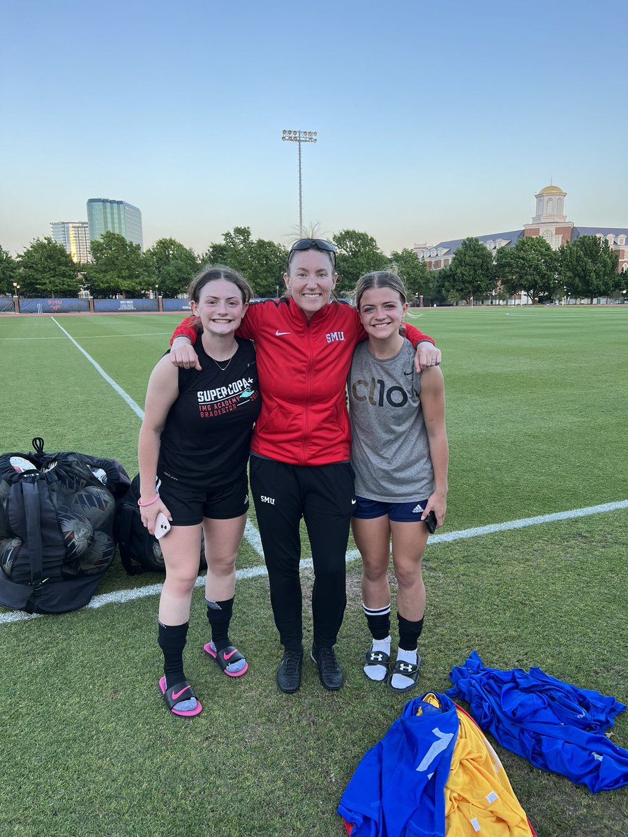 THANK YOU @SMUSoccerW !!! I had a wonderful experience at your ID camp with my twin @Kate_Rees10 . Meeting the team, seeing campus and the scrimmage was amazing. Thanks to @Coach_NNelson and @CoachEWC for the training sessions !!!