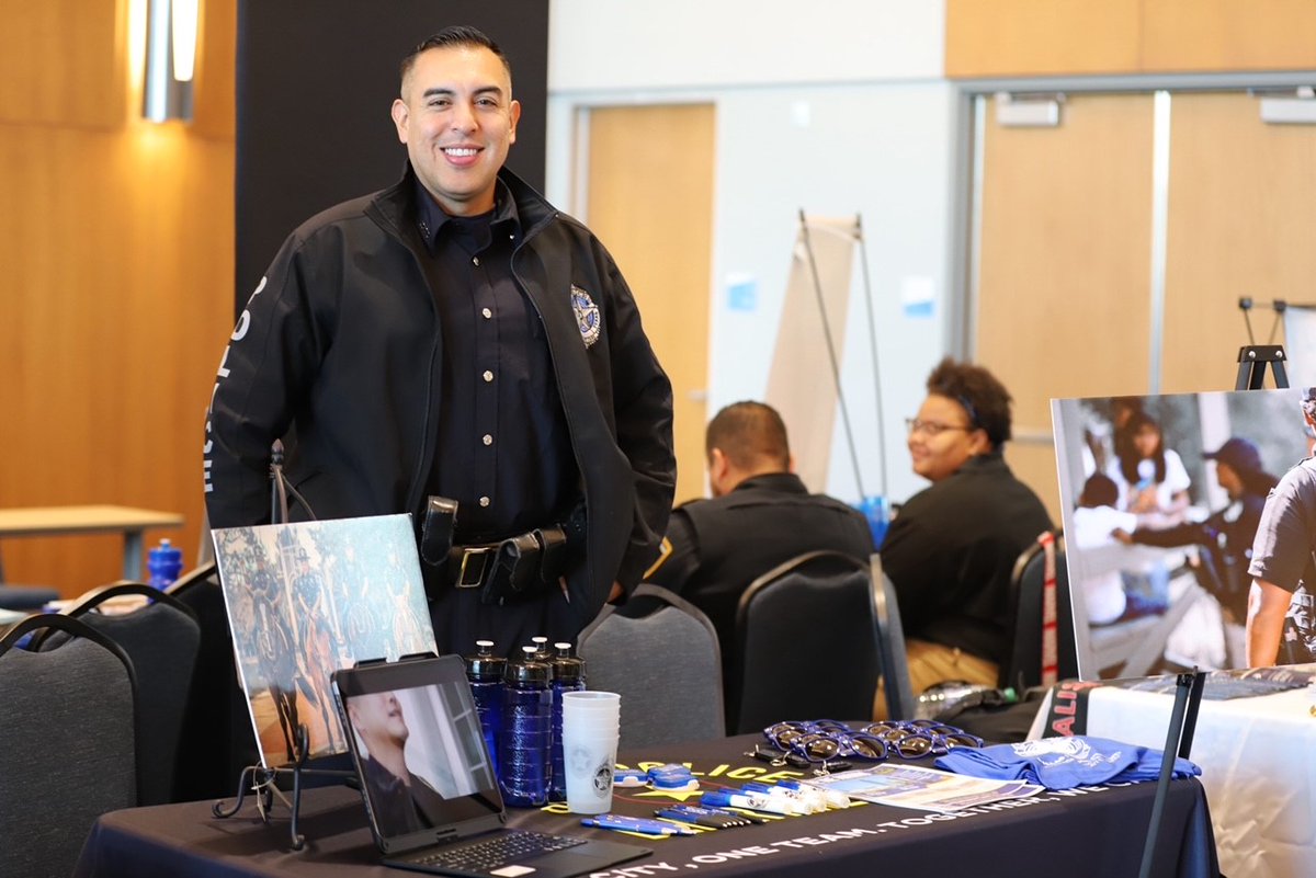 Dallas Recruiters will be at the Hardin-Simmons University Career Fair today from 3:30p-6:30p - 2200 Hickory, Abilene, TX 79698. Ask us how you can start an exciting career with Dallas PD today! #YouDecideWhatYouBecome #hiring #DallasPD