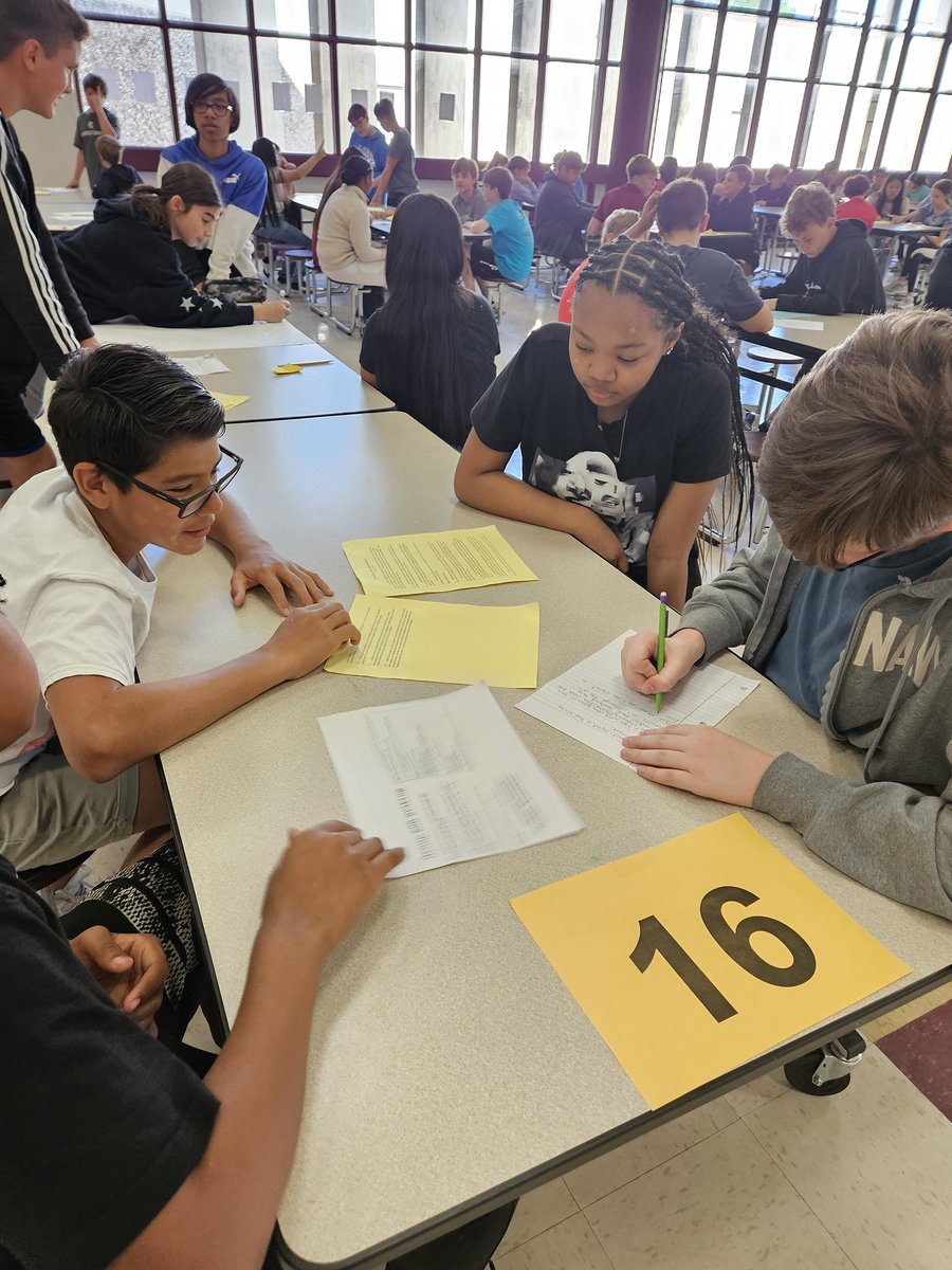 7th-graders at @MagnoliaJrHigh worked with peers from other classes to participate in an Extended Constructed Response ,a writing component that evaluates students’ comprehensive writing skills. By working collaboratively, students were eager to prove their abilities