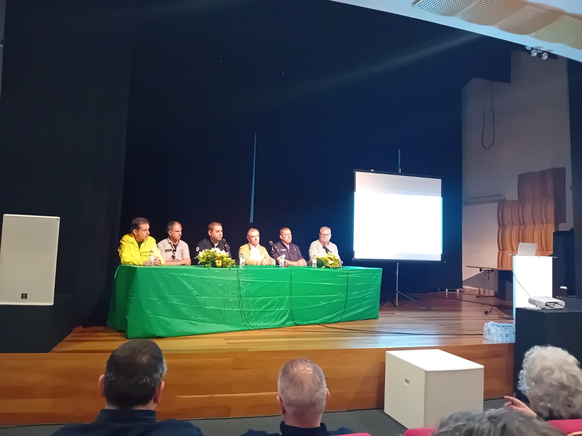 Plan_INFOCA's tweet photo. COLABORACIÓN TRANSFROTERIZA (y II) | Por  #Plan_INFOCA han participado: 
👩‍🚒Del operativo provincial de #Huelva: 3 técnicos de operaciones, 1 técnico de supervisión, el #DirCOPHuelva y...
👩‍🚒 El jefe de operaciones #COR https://t.co/zCt0oUR0s0
