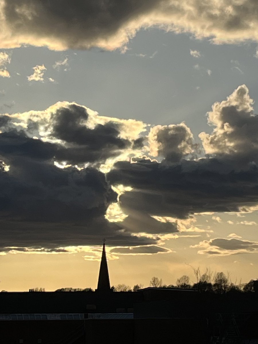 …I spot a wolf prowling around the top of the steeple 🐺