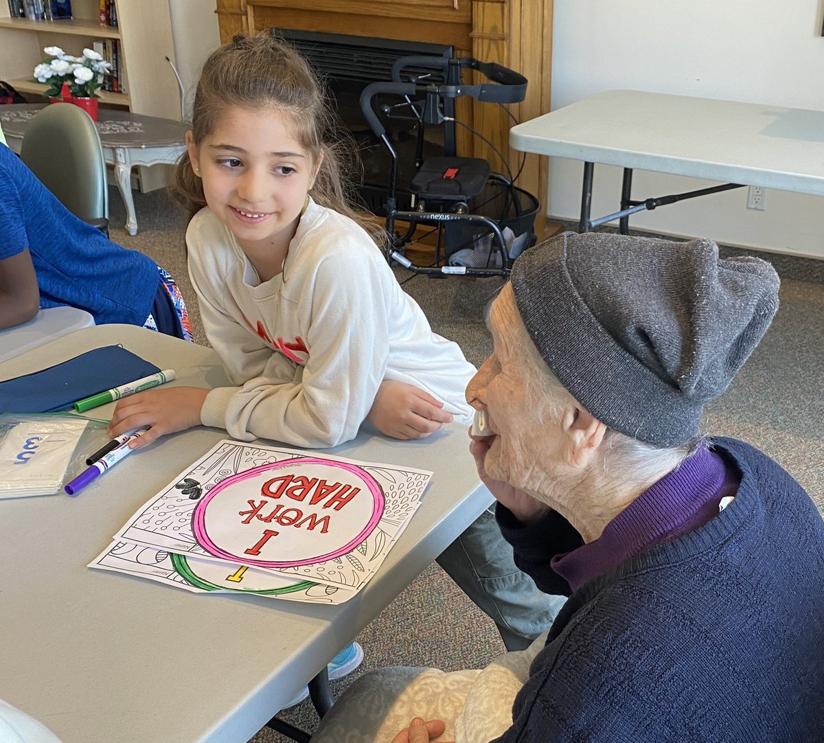 MmeChaouali's tweet photo. Another visit to our Senior friends. We played, sang songs, colored and laughed together ! Our hearts ❤️ are full @Glade_Gators @MsAwender @gecdsbpro https://t.co/Fu0qkqCQwK