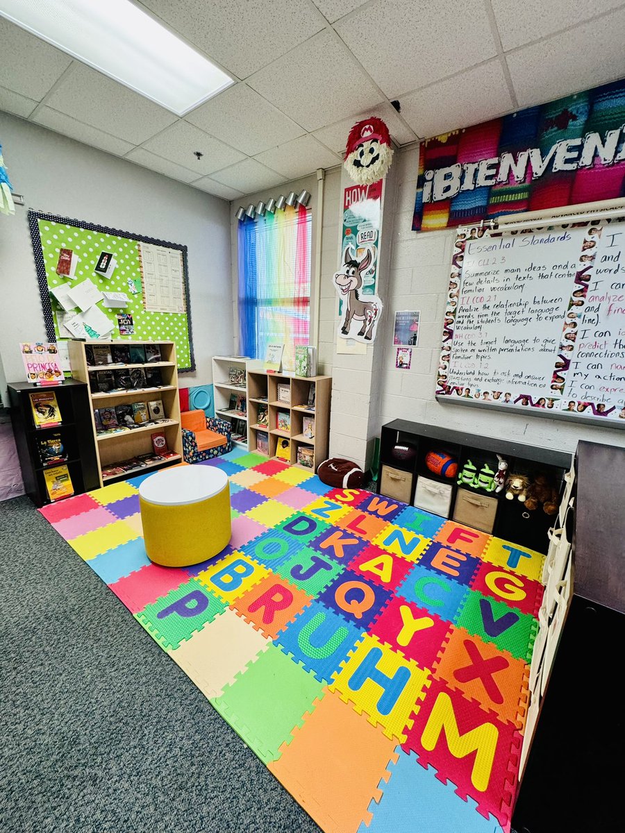 ronnyareth's tweet photo. Spanish Reading Corner is up and running 📚📖!!!
Scholars have now a space in the classroom to immerse themselves in some Spanish literature and master their skills | @Ndavis615 @eastcarymiddle @ParticipateLrng @shandua_ellis @mlopez8science https://t.co/I7ddzpgtPB