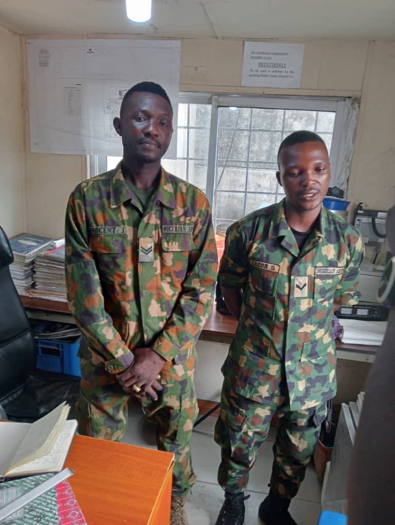 EXCLUSIVE: Two Nigerian Soldiers Arrested For Stealing Armoured Cables At Dangote Refinery In Lagos | Sahara Reporters bit.ly/44i9lsZ