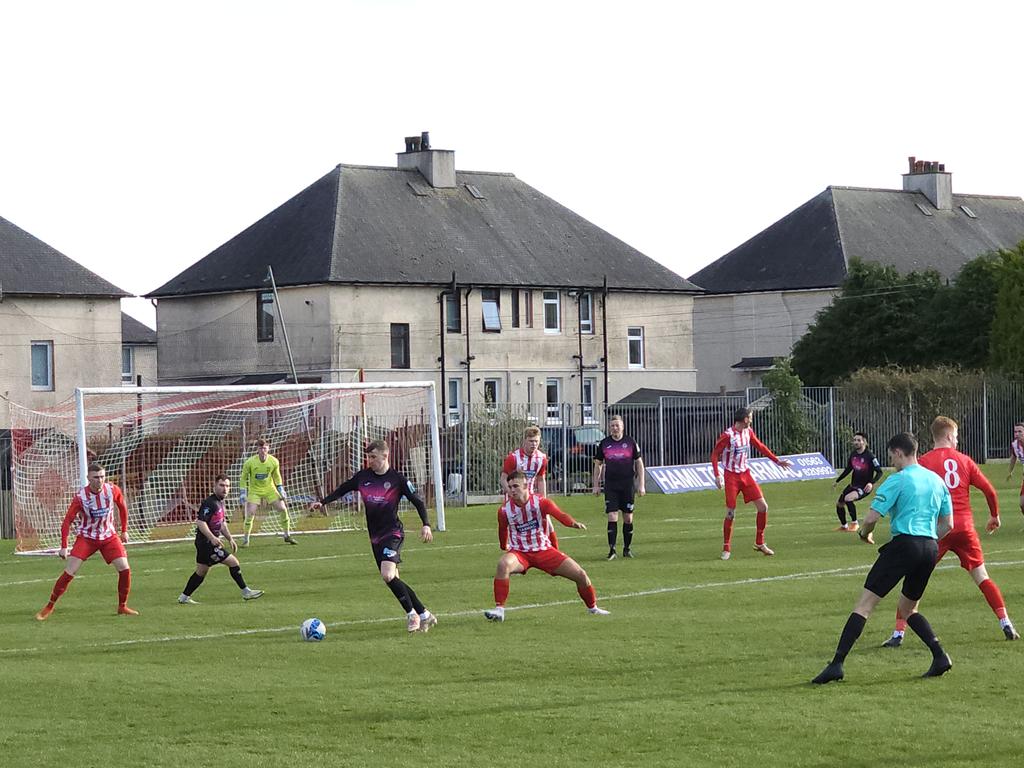 A goalless first half at Blair Park. @LargsThistleFC have dominated without making the breakthrough, but look far more likely. A poor first half from @HurlfordUtd with a couple of poorly executed setpieces their best attacking opportunities. #davesfootballtravels ⚽️