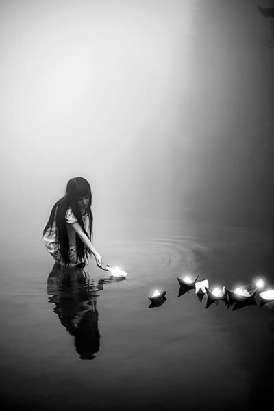 Dipping my fingers In the tranquility Of your blue thoughts Softly eloquent they Glide fluidly over my Weighted tired bones Calming inner warriors Magnetic their ability in Soothing away my pain 🖤 #Pemsmuses