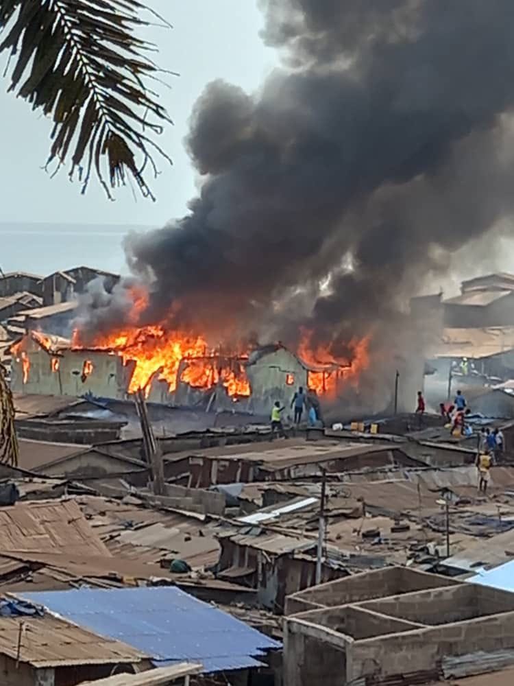 Fire incident at Kroobay Community, one of the oldest informal settlements in Freetown. As at this moment no death has been reported. This is sad and disheartening, we want to make our communities safe and resilient hence the need for a more inclusive approach to development.