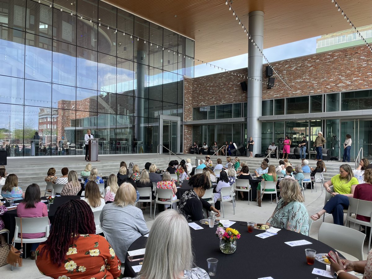 Thank you to the Women’s Alliance of Meridian & @msartsorg in Meridian for hosting me for a tour & a wonderful lunch! WAM is doing incredible things! Be sure to schedule a trip to the MAX to see their remarkable collection of all things Mississippi Arts, Music, & Culture!