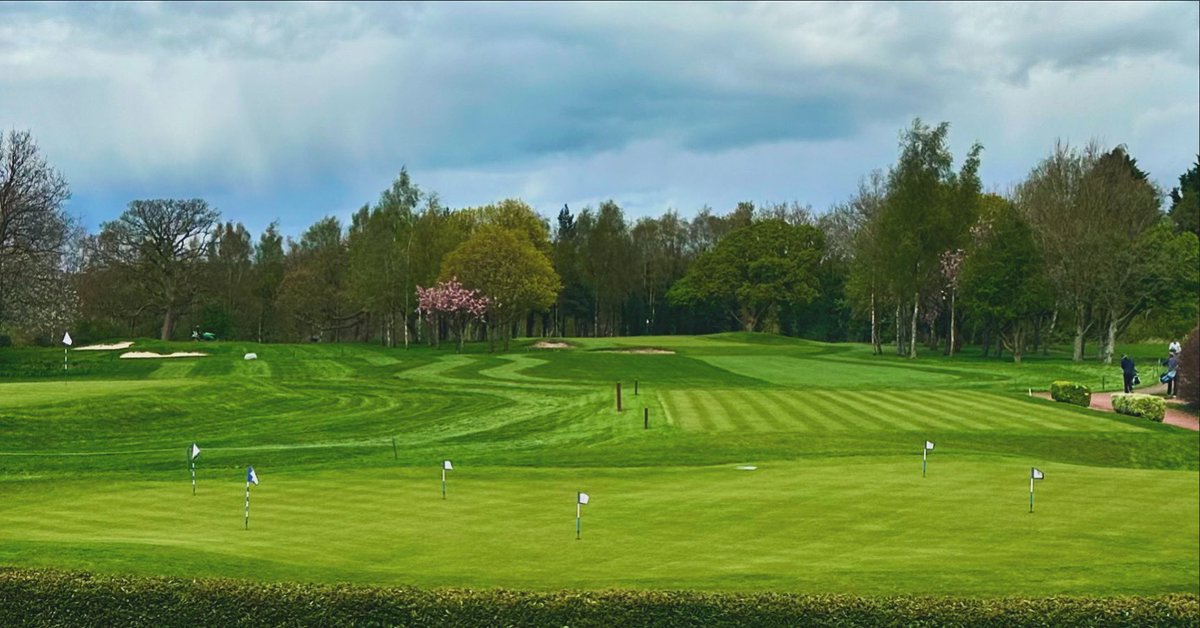 The course is starting to dry out so our greens team are working hard getting the course cut! Great work ⛳️

#prestongolfclub