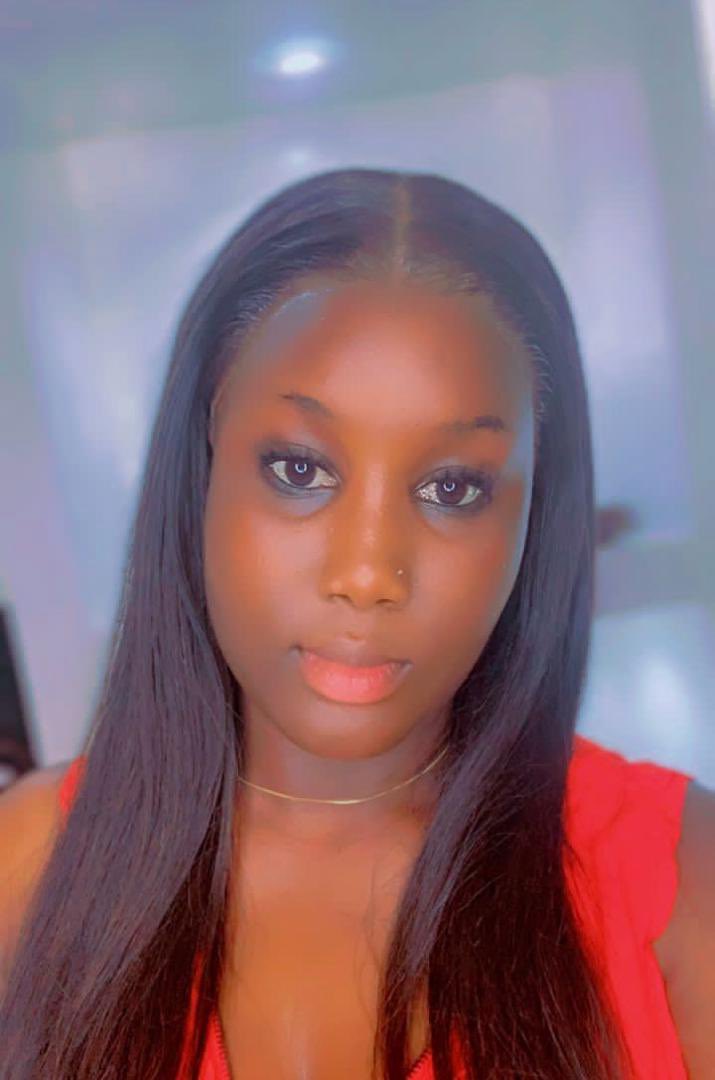 autruicomoi's tweet photo. Aïssatou vient d’être placée sous mandat de dépôt. Elle est poursuivie pour « Suppression de données ». Elle va passer sa première nuit en prison. Elle y sera jusqu’à mardi pour se présenter à la barre du tribunal. En plus de perdre son travail et de voir ses droits les plus élémentaires violés, elle va devoir aller pour la première fois de sa vie dans lieu de privation. Plus que jamais, Nous crions #JusticePourAissatou✊🏾