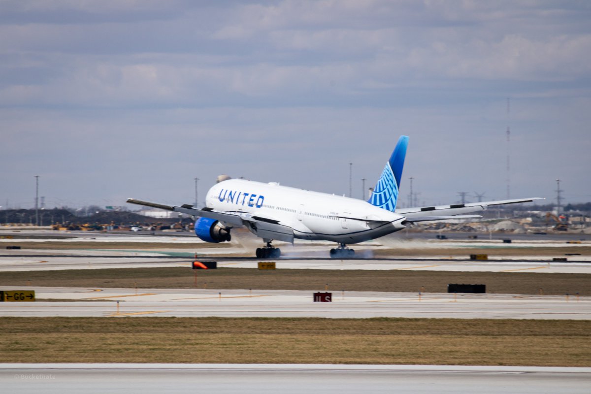 A United Boeing 777 (Reg: N769UA) arriving to O'hare from Orlando, Florida on March 16th.
#planespotting #photography #aviationphotography #ordairportwatch #chicagophotographer #chicago #aviation #avgeek #airplane