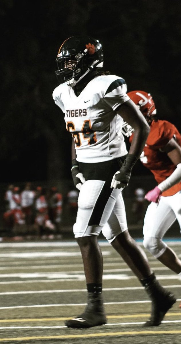 MMHSFB's tweet photo. 🚨’25 RISING SR. SPOTLIGHT 🚨

🔶🔷Zion Brown🔶🔷

@6ixty_4 

🏈 OT
📏  6’5
⚖️  255
📚  2.5 Core GPA

🎥: Highlights ⬇️

https://t.co/yyJBkDP5CN

@SUMOROBINSON @CoachK_TSP @SwintClayton @TankHighDemand @CoachCov_1 

#4TheMill https://t.co/RJYJoinCyN