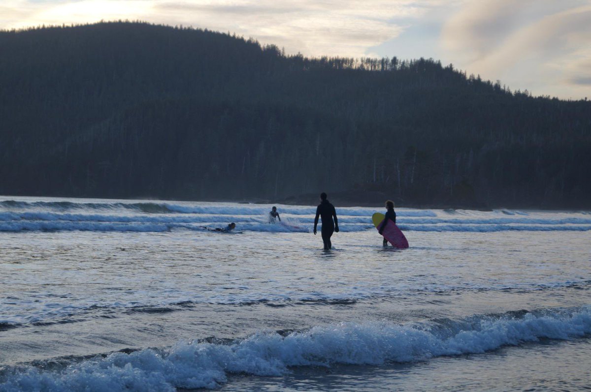 UWCGB's tweet photo. Our students at Pearson College have also come back from their project week!
The ‘Sea to Sky’ project week was a road trip where students spent a couple days hammocking at the beach and then snowshoed on the other side of the island, where they went skiing and snowboarding. ⛷️ https://t.co/vmWxDpmyN0