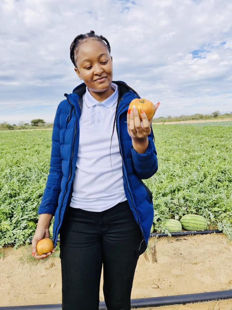 d_dialwa's tweet photo. We are customer centric. Our customers are our priority.

#SeedCOmarketingteam
#Aftersalesmarketing
#Thehomeofbumperharvest https://t.co/HEPsOEHYgB