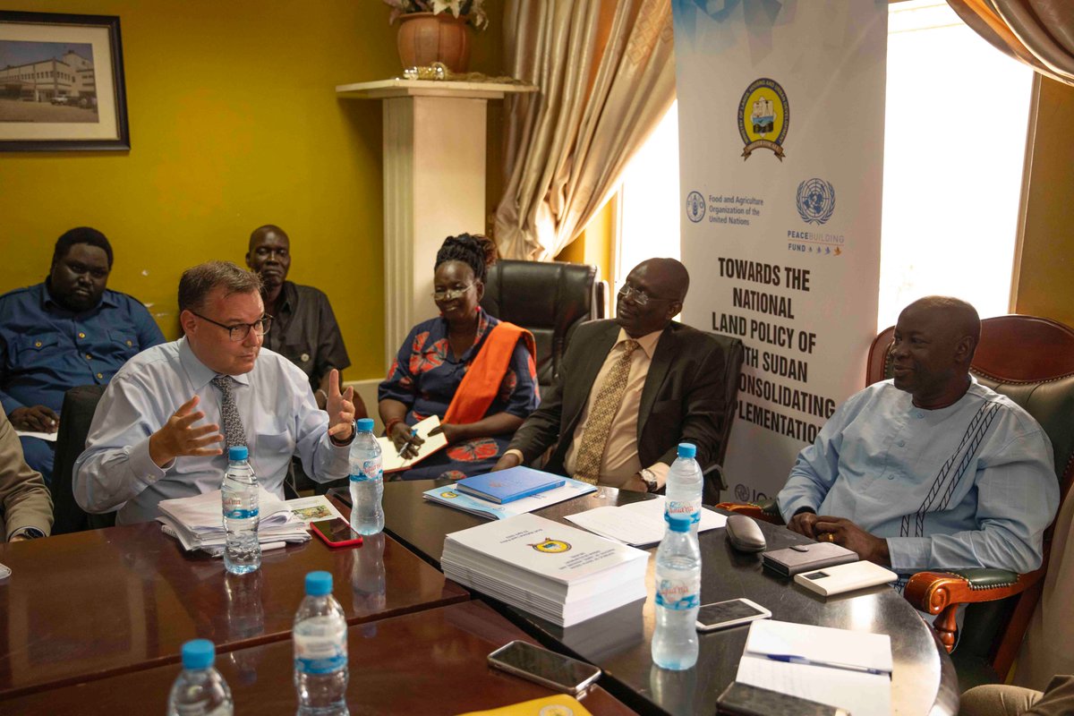 FAOSouthSudan's tweet photo. Today, @FAO's donor representatives from the UN #Peacebuilding Fund 🕊️ visited the Min. of Land &amp; Housing.

The team was briefed by Min. Michael Changjiek on the land management policy framework process.

Thanks to the support from @UNPeacebuilding for the continued support 🙏 https://t.co/DHyKIQhBPa