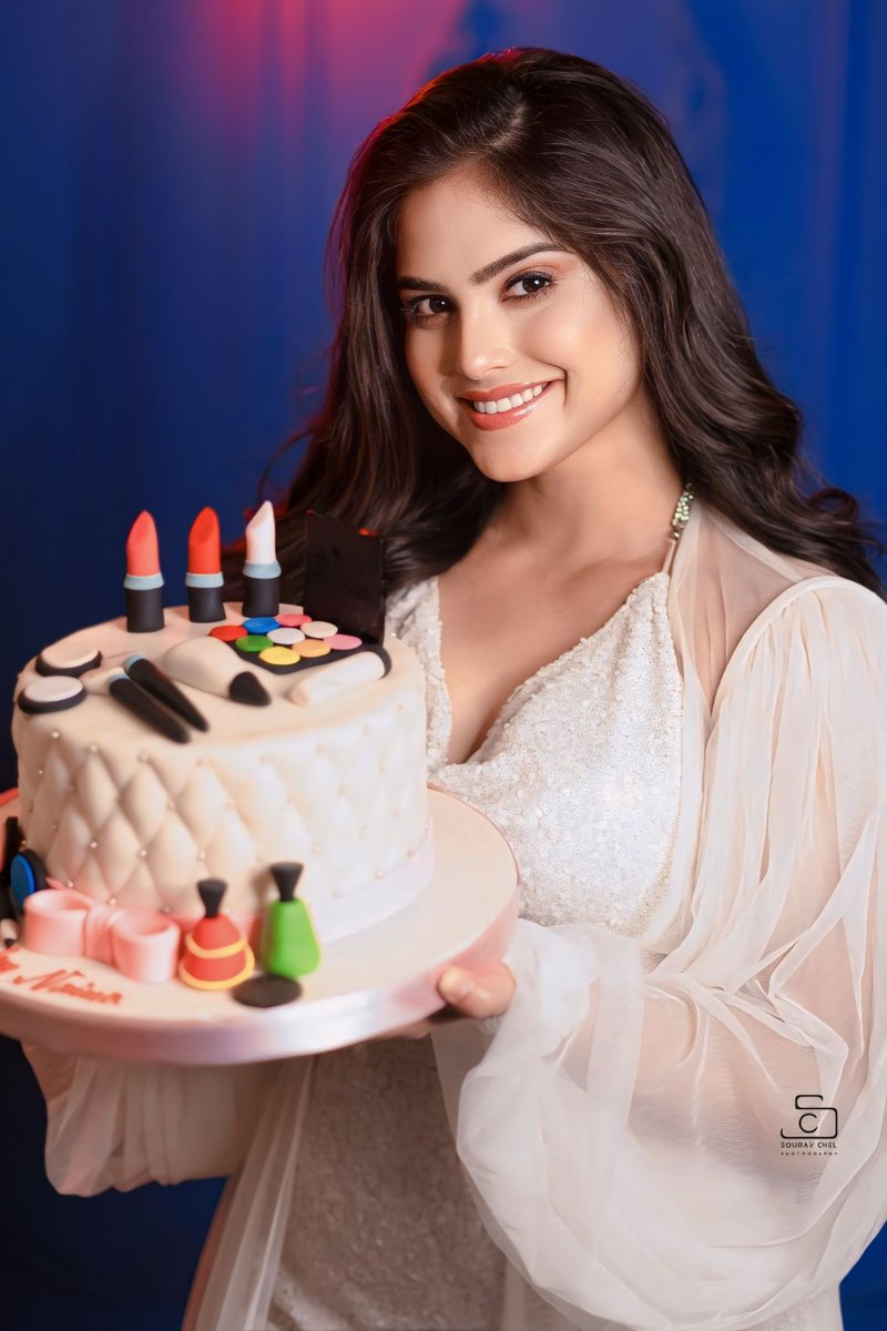 NainaGtweets's tweet photo. Happy Birthday to the Queen who has a heart of gold, to the Queen who has always been there for us. May your day be filled with love, laughter, and the warmth of those who cherish you. Happy Birthday Naina. 🎉🎂🎀💗🥳🎉🎊🧿

               - Team Naina https://t.co/n45ZlaOtlw