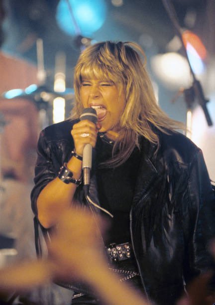 happy 58 to samantha fox. her mother, scrupulous woman that she was, started taking pictures of samantha in lingerie when she was 16 and sent them to the sun. the sun was like, “age of consent’s 15 out in these parts.” she was the sun page 3 girl of the years for three years. p