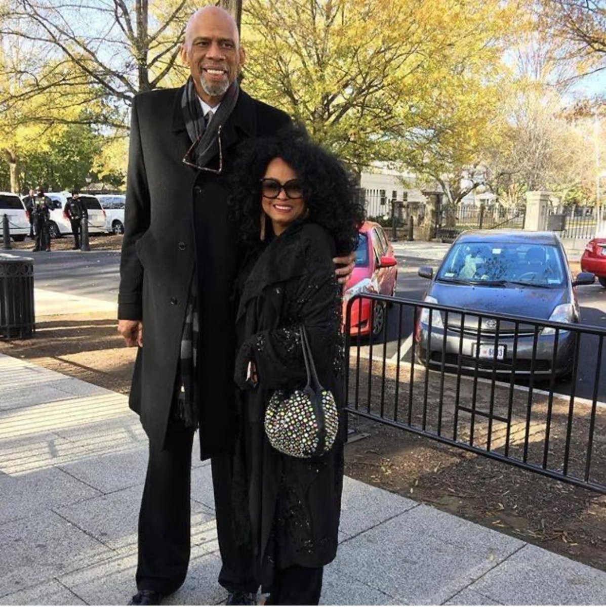 Celebrating Kareem Abdul-Jabbar on his birthday with a Supreme memory. 

#KareemAbdul #DianaRoss #Lakers #NBA