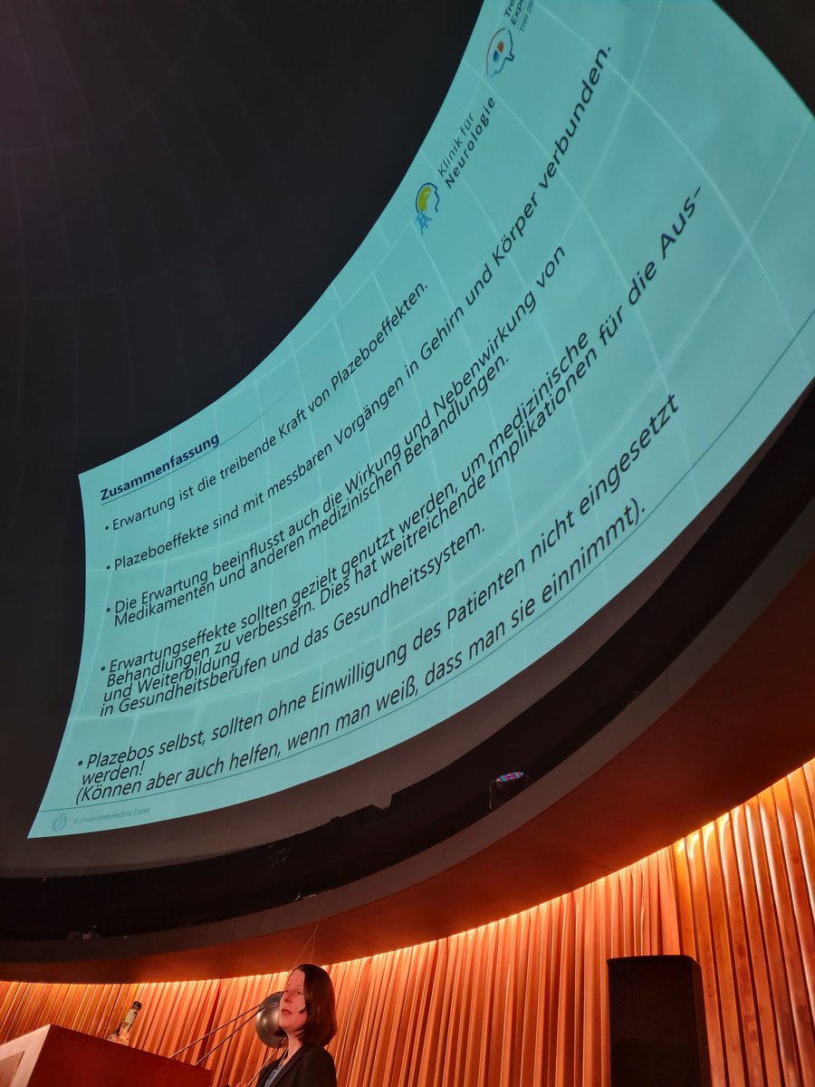 Zusammenfassung eines großartigen und wichtigen Vortrags von Prof. Dr. Ulrike Bingel im Planetarium #Nürnberg. Wirkt Placebo auch, wenn man weiß, dass es ein Placebo ist? @bingellab forscht weiter. Jetzt: Diskussion. @MedEssen @sfb_trr289 #vomreizdesübersinnlichen