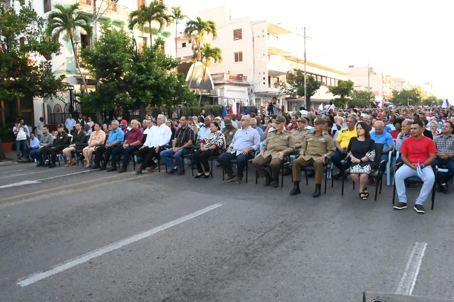 Una revalidación del Socialismo como camino para defender los derechos de #Cuba, devino hoy la conmemoración de la proclamación del carácter socialista de la Revolución Cubana, liderada por el presidente del país, @DiazCanelB #GenteQueSuma