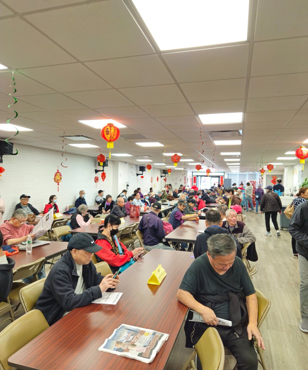 Crime Prevention Officer Au and his peers just wrapped up an eye-opening crime prevention lecture for CPC Senior Center today. From scams to pickpockets, arming ourselves with knowledge is the first step towards a safer community. #CrimePrevention #Safety @NYPDCommAffairs