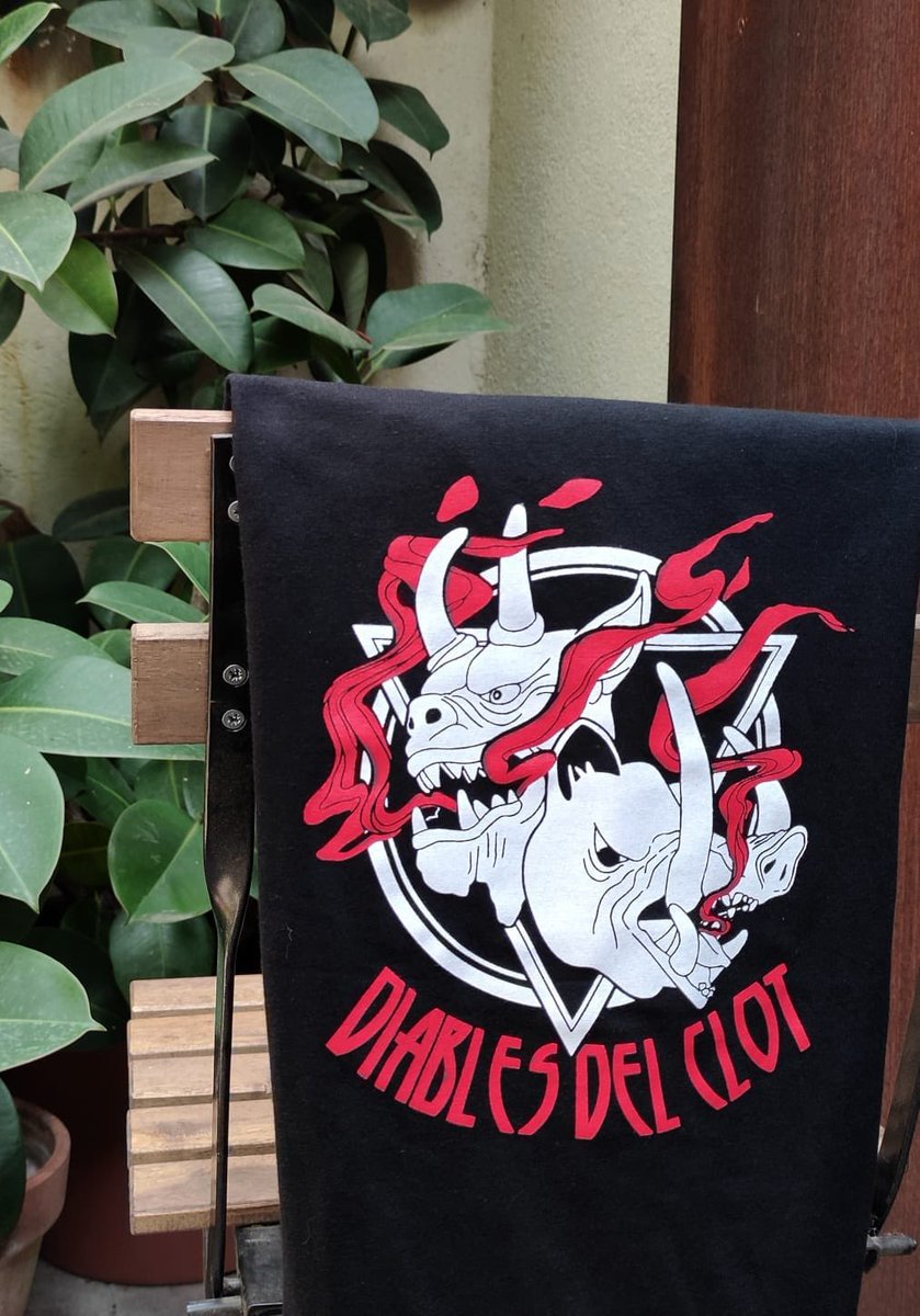 Ja teniu disponibles les noves samarretes dels Diables del Clot amb les nostres dues bèsties de foc

Podeu passar de dilluns a divendres en horari d'oficina de <a href="/orfeomartinenc/">Orfeó Martinenc</a> (17 a 20 hores) per comprar-les.

Correu que s'acabaran! Volem veure~ús amb la samarreta per les festes!