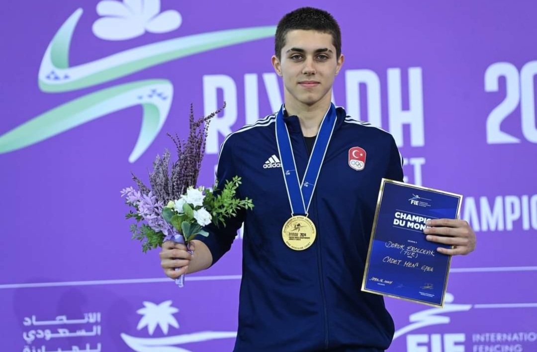 robikgascon's tweet photo. I want to congratulate EROLCEVIK Doruk for having obtained the GOLD medal at the 2024 Cadet World Championships. One of the few medals that I know I resisted. I got it.

Bravo Doruk 👏🏽👏🏽💪🏽💪🏽🥇 https://t.co/6Q9th8PApN