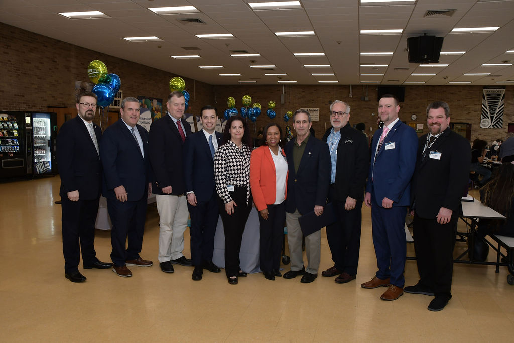 CooperativeCUA's tweet photo. #FeelGoodTuesday: CCUA member, Wave FCU, recently sponsored the 2nd Annual CU 4 Reality Financial Education Fair at @PilgrimHS! The #realityfair walks #students through a realistic budgeting experience based on their chosen career and monthly income. 

👉https://t.co/StquEiHCPw https://t.co/QqxzfBqYU8
