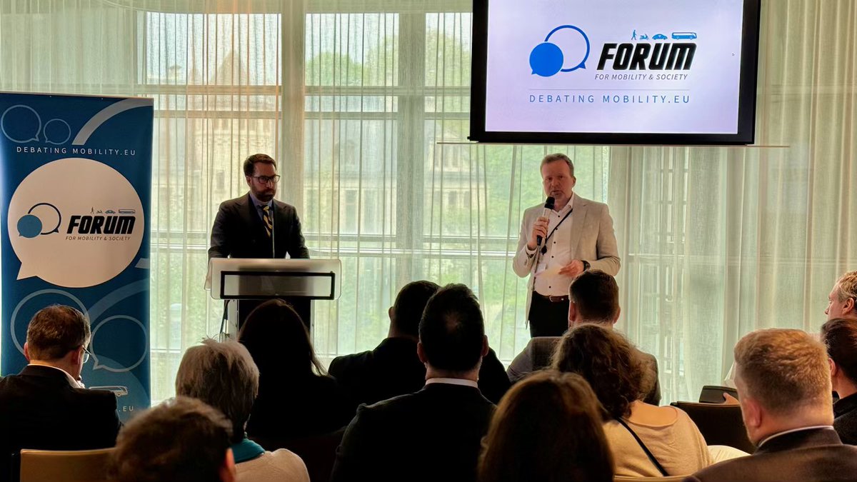 Dnes v Bruselu na diskuzi s europoslanci a zástupci odvětví na <a href="/ForumMobility/">ForumMobility</a> Nejen ohlédnutí za smrští regulace za posledních 5 let, ale především o tom, jak využijeme těch dalších 5 let, k podpoře průmyslové základny EU. Bez jejího příspěvku si na zelené ambice nevyděláme.