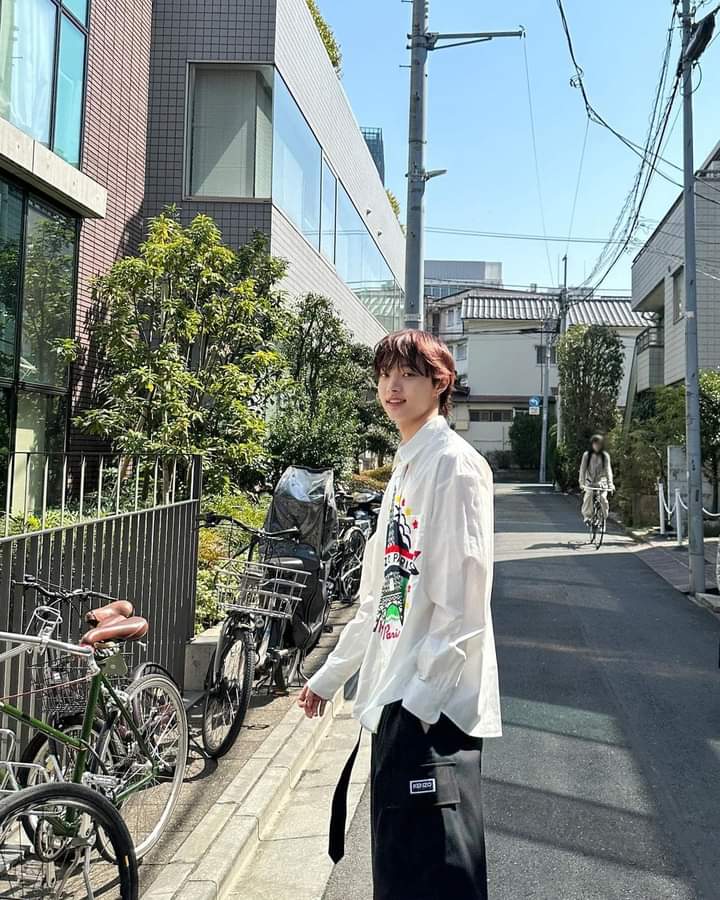 andTEAMluneGBL's tweet photo. 🌐 [INSTAGRAM] 041624 
       #EJ 

#andTEAM #andTEAM_EJ 
#supermagazine #LVMH https://t.co/aOgmtlah58
