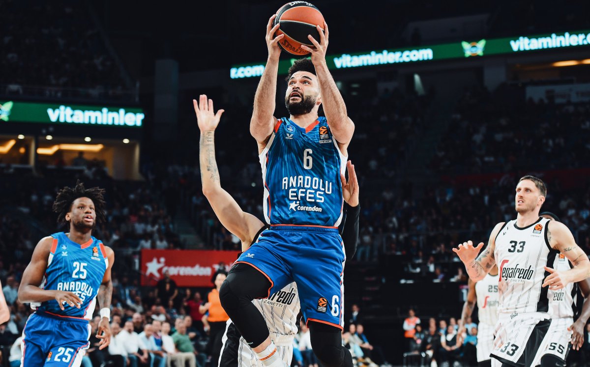 #EuroLeague Play-In Anadolu Efes 36 - 35 Virtus Segafredo Bologna | İlk Yarı Sonucu Detaylı istatistikler mobil uygulamamızda! #BenimYerimBurası