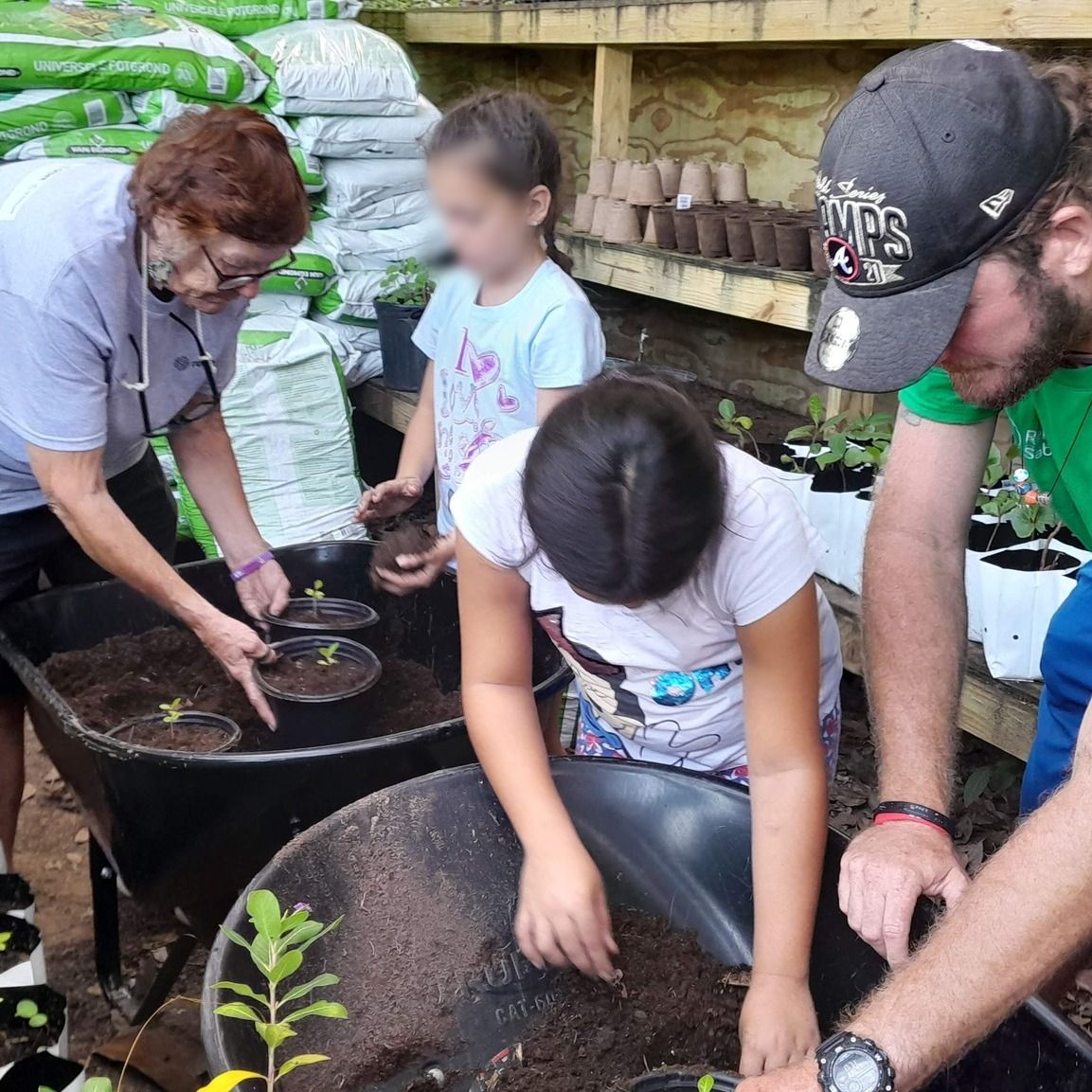 RESEMBID2023's tweet image. Growing with the Trees| 🌱 🌳
The youngest among us are contributing to the Saba’s reforestation efforts! The Junior Rangers of the Saba Conservation Foundation have been learning about reforestation and planting trees of their own.

#Reforestation #Saba #Statia #PlantATree
