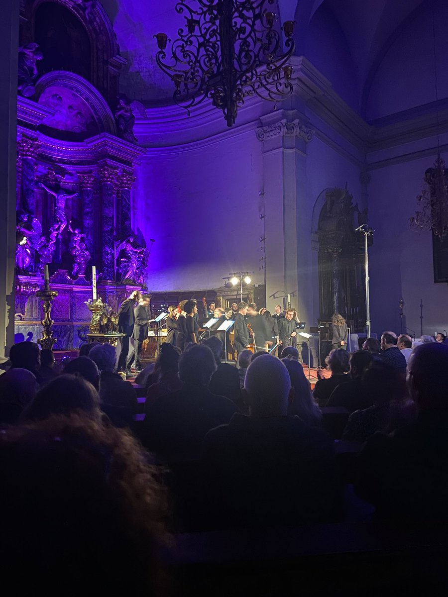 Possiblement si el país fos capaç d’atrevir-se a tenir una mica més d’ambició i a pensar en gram donaria més suport i recursos a un projecte com l’<a href="/EOVosOmnes/">Ensemble O Vos Omnes</a> que acaba de deleitar-nos amb uns Sis Motets de Bach per al record en l’inici de Llums d’Antiga de <a href="/auditoribcn/">L'Auditori</a>