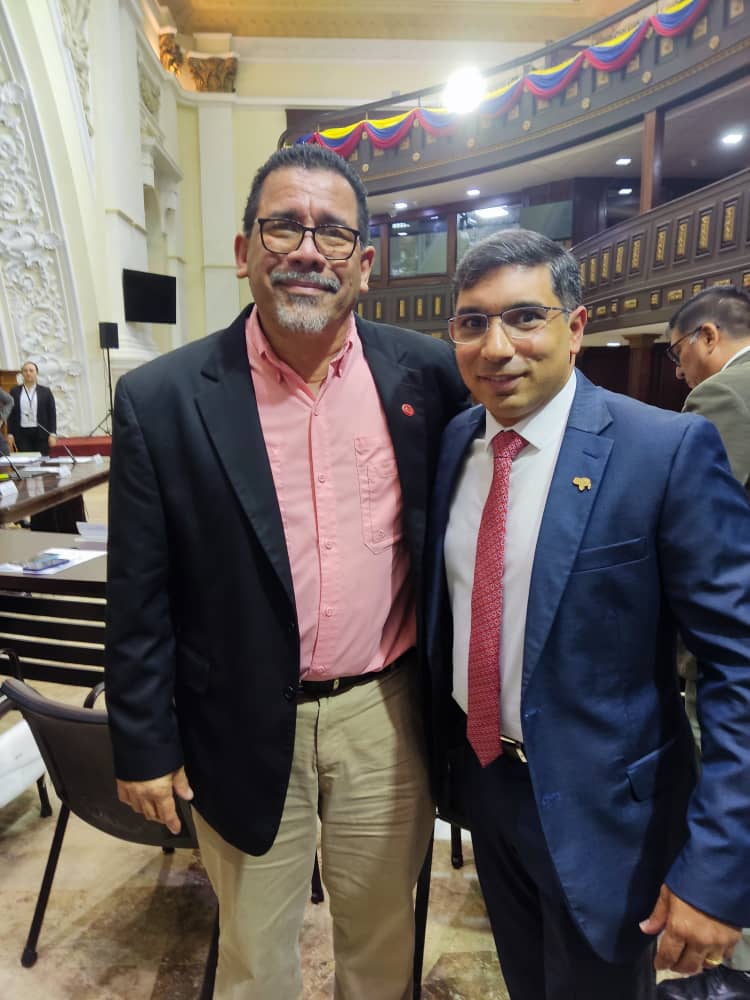 williancontig's tweet photo. En pleno debate, el Ministro @TellecheaRuiz compadece ante la Comision de #Energia, Petróleo y Minas en la #AN para aprobar el informe de las Empresas Mixtas  Petroquiriquire y la constitución de la empresa mixta Roraima S.A.
#ahora
#elesequiboesnuestro
#pdvsa https://t.co/1o1zkUHp2I