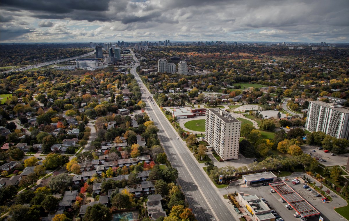 Staff at @CityPlanTO are developing the ReNew Sheppard East plan to guide growth and future development along the Sheppard corridor. 🏙️🚇 Participate in the survey and help shape the vision for future development in #DonValleyNorth at toronto.ca/ReNewSheppardE…