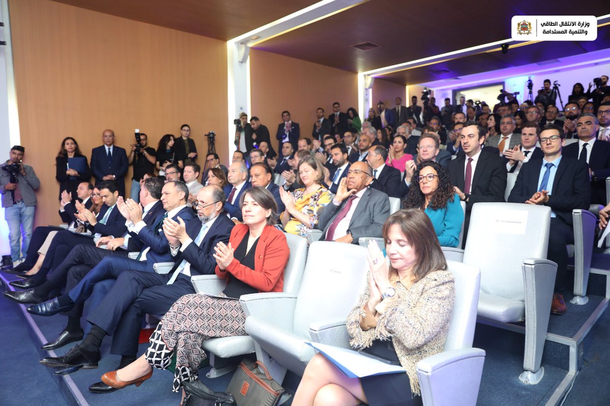 🇲🇦🇧🇪
شاركت السيدة @LeilaRBenali، وزيرة الانتقال الطاقي والتنمية المستدامة اليوم بالدار البيضاء بمقر <a href="/CGEM_MA/">CGEM</a> في منتدى الأعمال الاقتصادي بين المغرب و بلجيكا، وذلك بحضور السيد عزيز أخنوش رئيس الحكومة <a href="/ChefGov_ma/">رئيس الحكومة المغربية</a> و السيد <a href="/alexanderdecroo/">Alexander De Croo 🇺🇳</a> رئيس الوزراء البلجيكي،