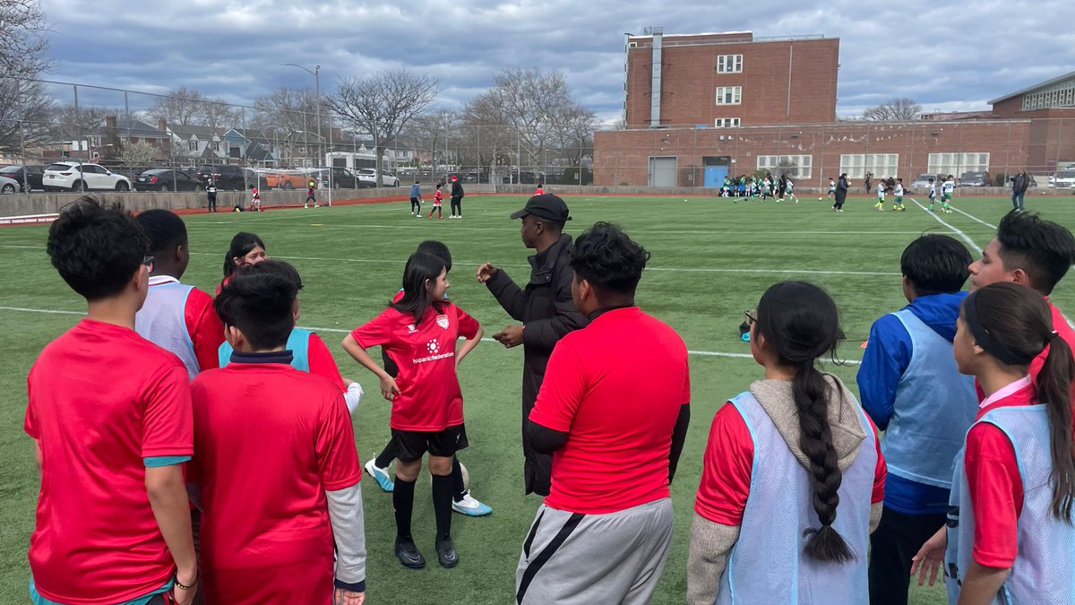 DV7Soccer's tweet photo. π₯ Coaches' work: team building, motivating, helping to play betterπ
ππ₯ππ SOCCER PROGRAM | PROGRAMA DE FΓTBOL ππ₯ππ§π¨ππ§π’ by @DV7soccer_NY & @HispanicFed sponsored by @FranciscoMoyaNY
#cmfranciscomoya #cmdistrict21
#hispanic_federation #dv7soccer
#dv7academy #dv7group https://t.co/XslR3N30mO