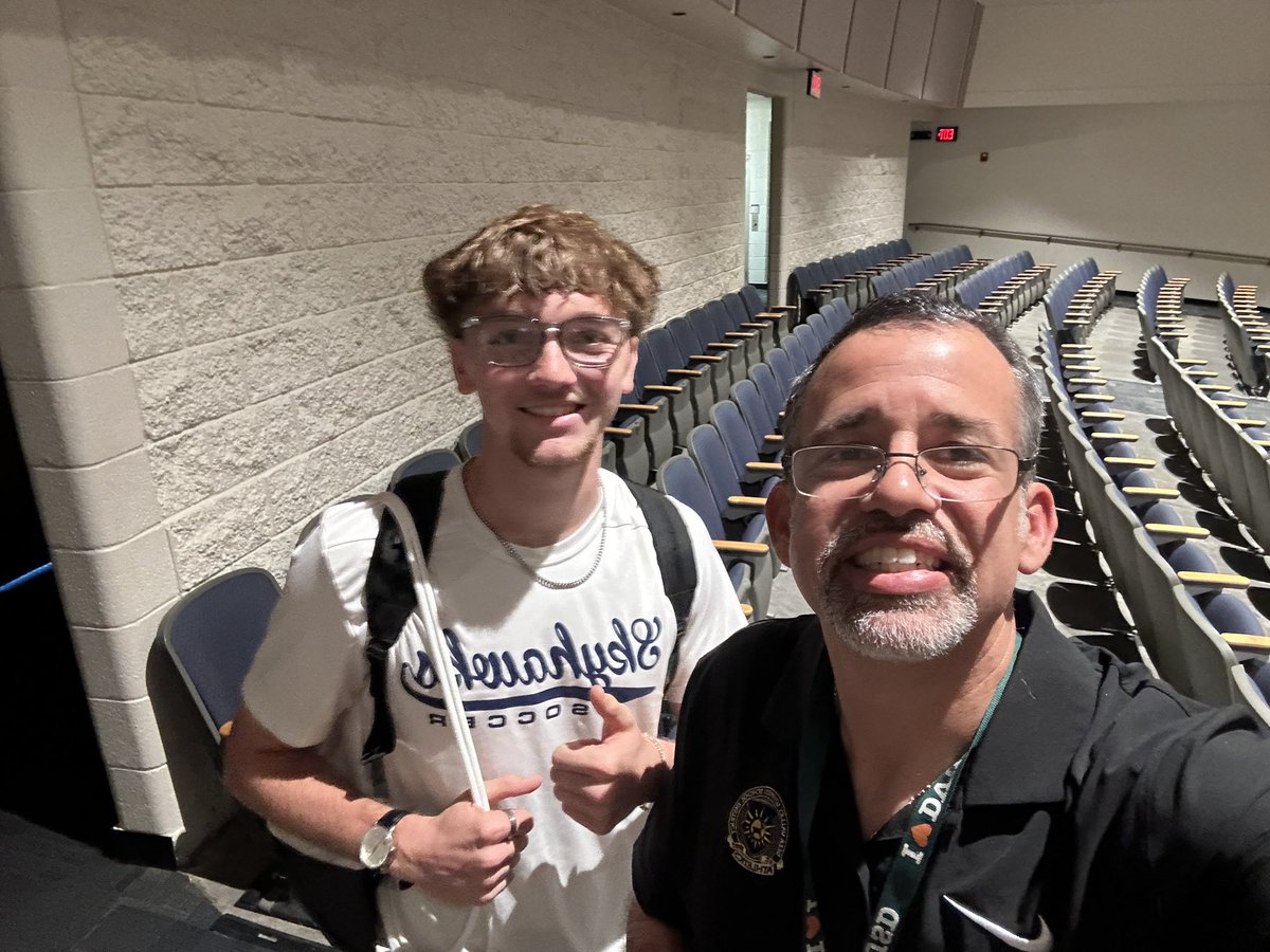 District AD Kim Crooks and campus ADs host our inaugural District wide Student Athlete Leadership Team (SALT) conference at @BCHS_DVUSD today with Anthony Robles as the keynote! @DVUSD @DvusdA @Crooks @SDOathletics @DVHSAthletics1 @mrhs_athletics @GoldwaterAthle1 @ARobles125