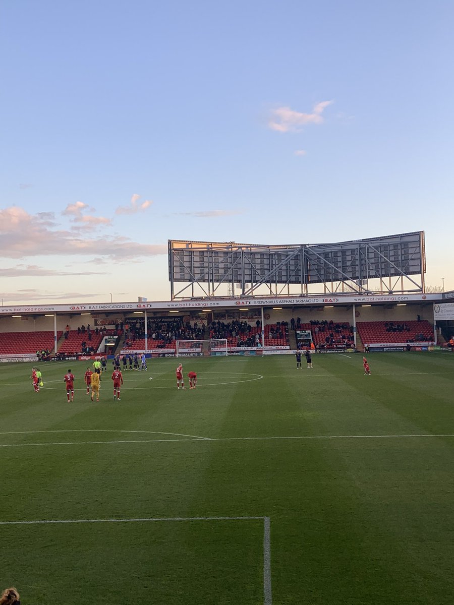 4000 Swindon fans at Walsall away today. #stfc