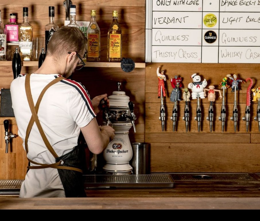 ThePantiles's tweet image. Quench your thirst at @sankeysrtw at The Pantiles! 🍻⠀
⠀
While you're here - can you spot some of your favourite characters?! 👀😍
⠀
#tunbridgewells #publove #thepantiles