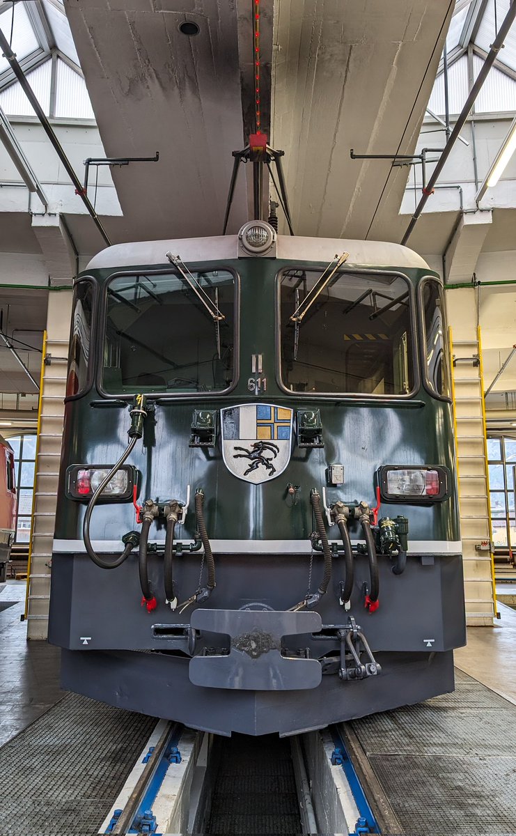 A few days ago, the first Ge 4/4 II 611 was given a new retro livery based on the condition in which it was delivered in June 1973