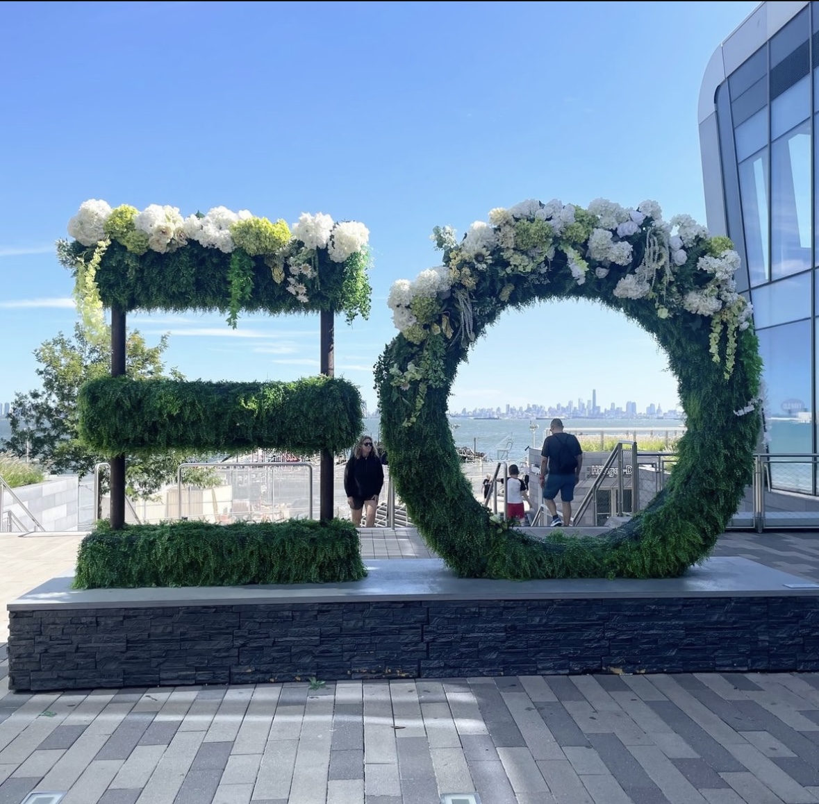 Nicer weather calls for an outdoor shopping day at <a href="/EmpireOutlets/">Empire Outlets NYC</a>! ☀️🛍️ Don't miss out on the sunshine and deals! 📸: <a href="/EmpireOutlets/">Empire Outlets NYC</a> #OutdoorShopping #SpringDeals #Outlets #DowntownSInyc